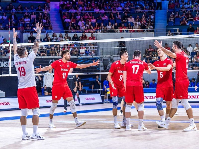 Turkiye Men's National Volleyball Team match and podium photo 2